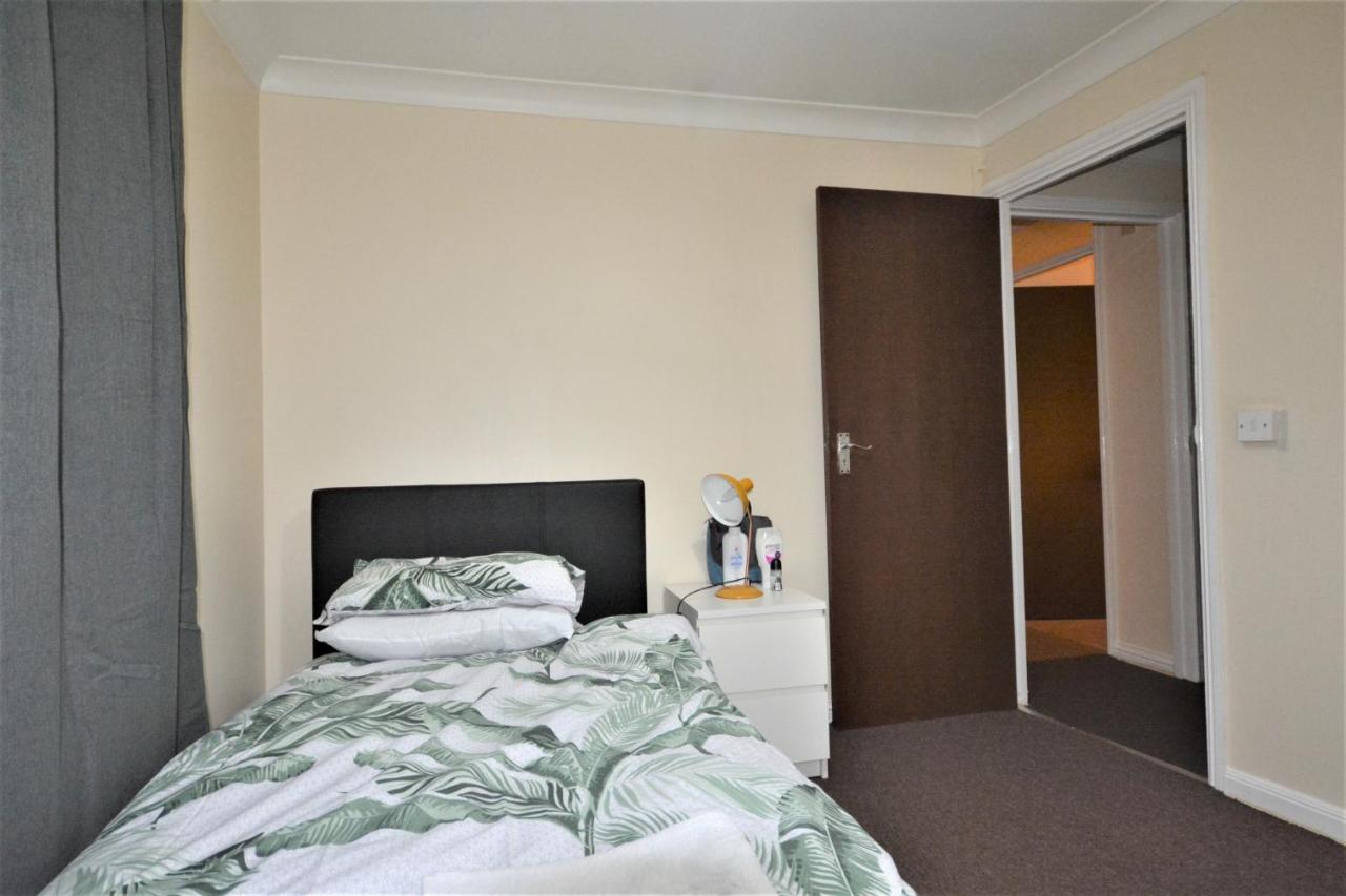 London Zone 2 Lovely 4 Bedroom Apartment - 3 Trowbridge Road Bagian luar foto